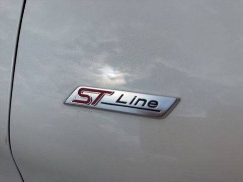 Used 2025 Ford Explorer ST-Line w/ ST-Line Street Pack AWD/4WD image 11