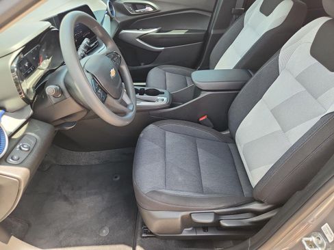 Used 2024 Chevrolet Trax LS w/ LS Convenience Package FWD image 12