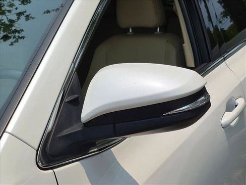 Used 2019 Toyota Highlander XLE AWD/4WD image 15