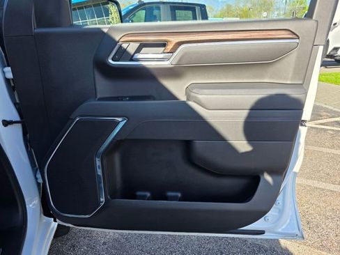 Used 2025 Chevrolet Silverado 1500 LT w/ Protection Package AWD/4WD image 9