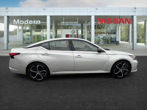 Certified 2024 Nissan Altima 2.5 SR image 7