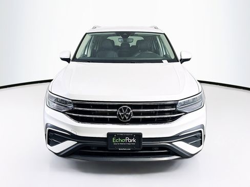 Used 2023 Volkswagen Tiguan SE FWD image 2