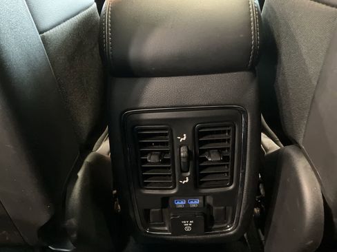 Used 2019 Jeep Grand Cherokee Limited AWD/4WD image 26