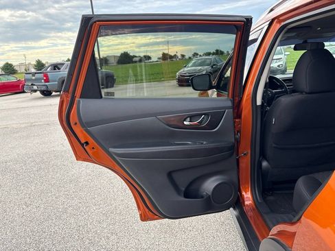 Used 2018 Nissan Rogue SV FWD image 22