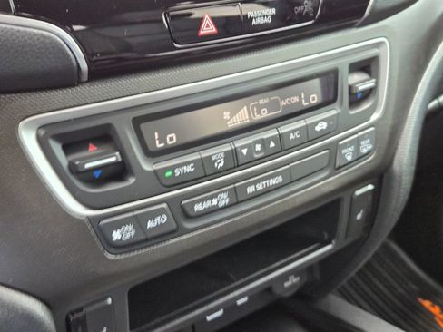 Used 2024 Honda Passport TrailSport image 17