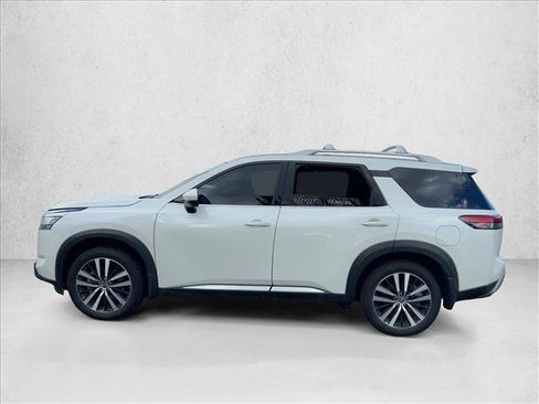 Used 2024 Nissan Pathfinder Platinum w/ Cargo Package image 8