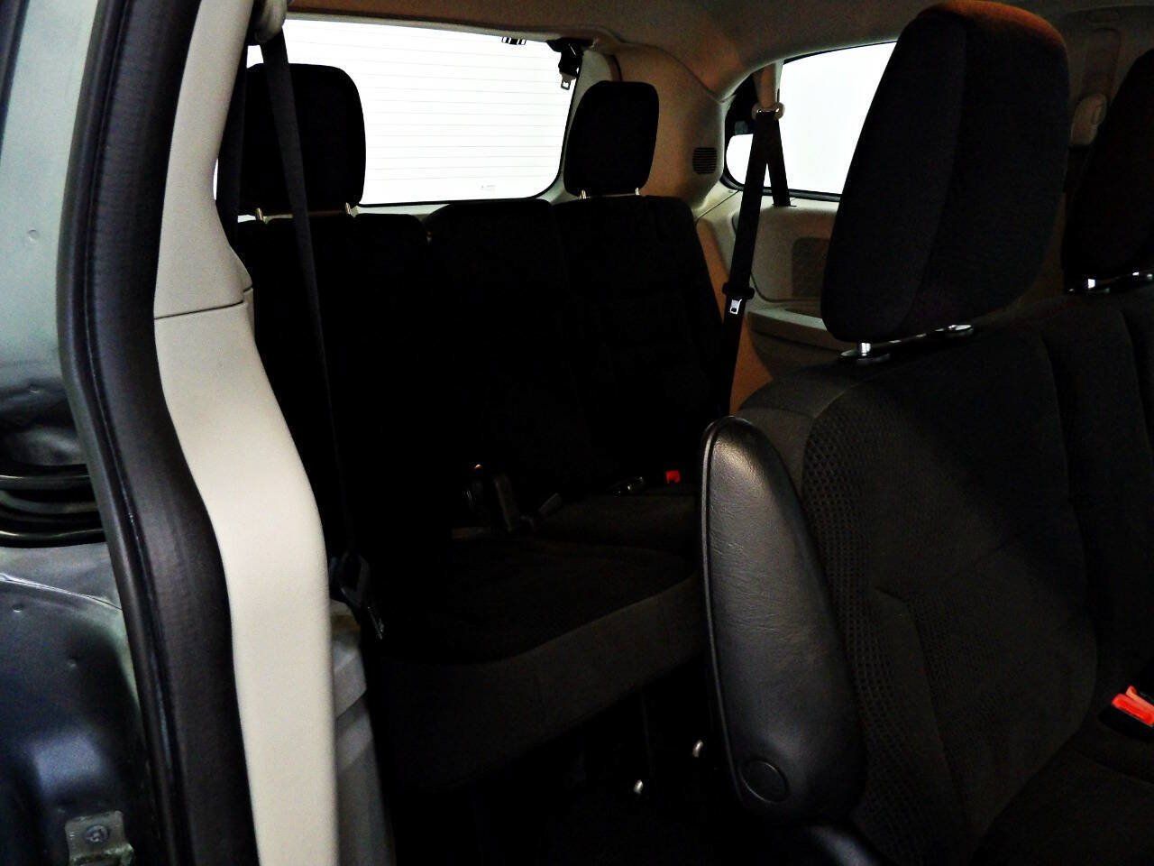 Used 2019 Dodge Grand Caravan SE w/ UConnect Hands-Free Group FWD image 10