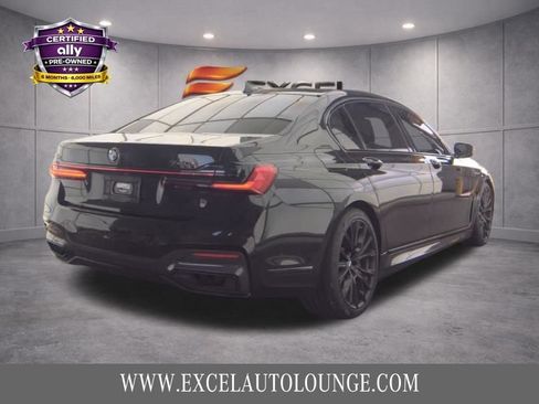 Used 2022 BMW 740i w/ M Sport Package RWD image 7