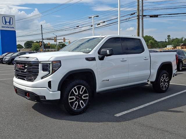 Used 2023 GMC Sierra 1500 AT4 w/ AT4 Premium Package AWD/4WD image 3