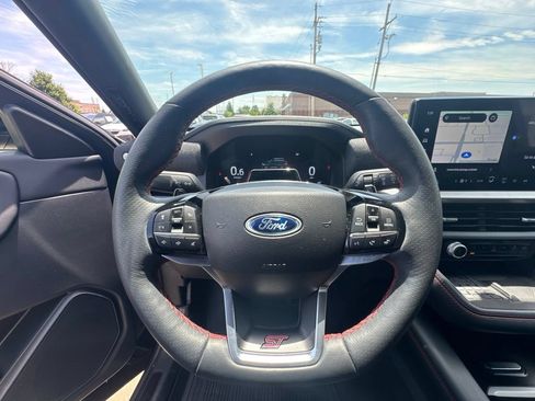 Used 2025 Ford Explorer ST AWD/4WD image 16