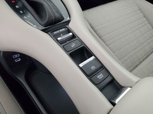 New 2026 Honda HR-V LX image 17