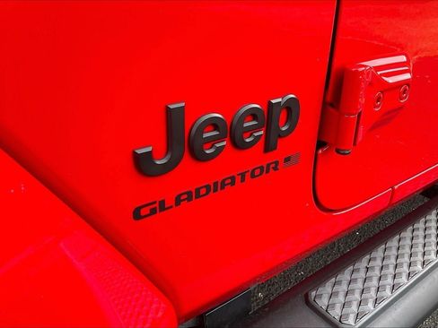 Used 2024 Jeep Gladiator Sport AWD/4WD image 31