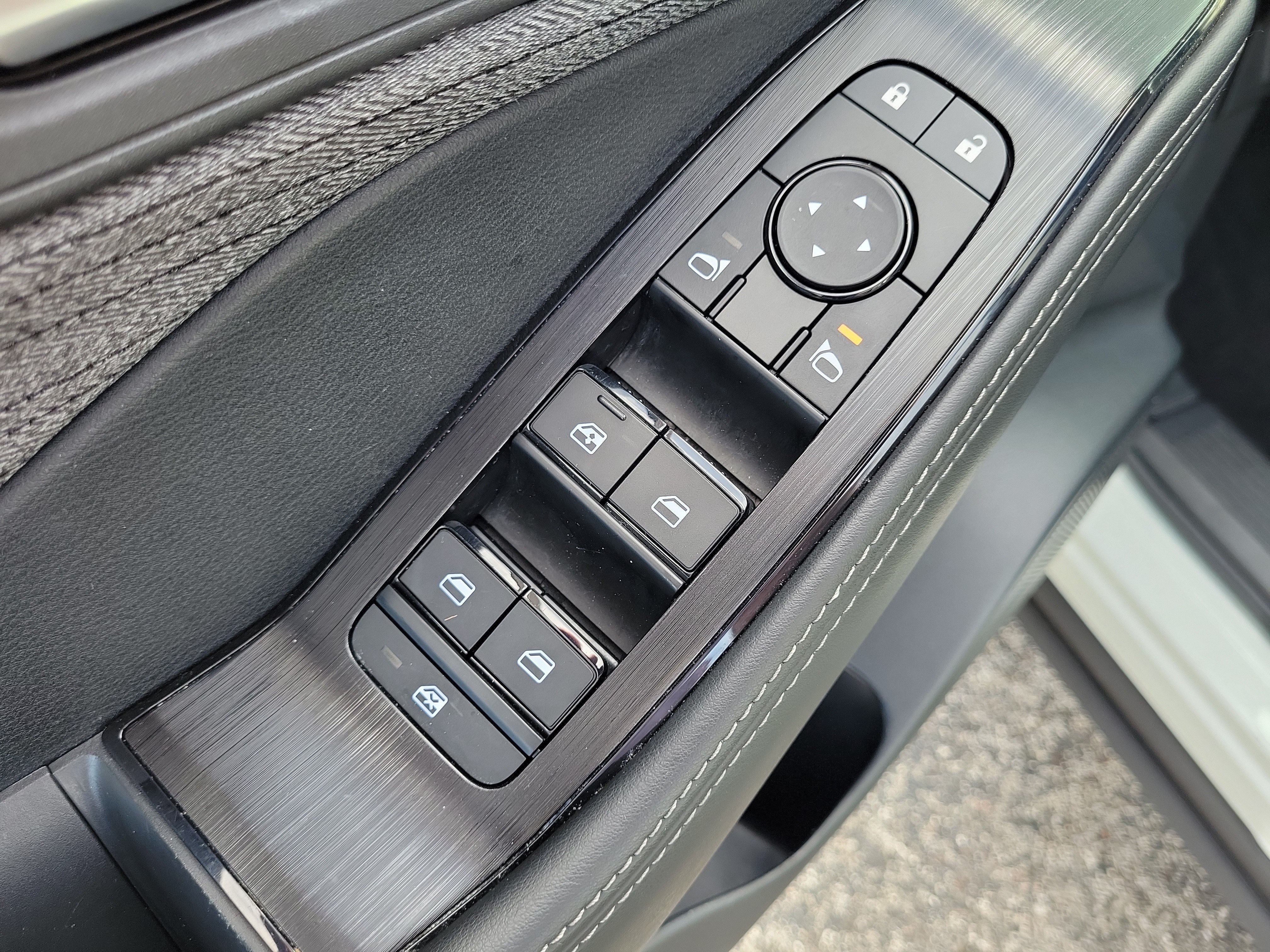 Certified 2023 Nissan Rogue SV FWD image 10