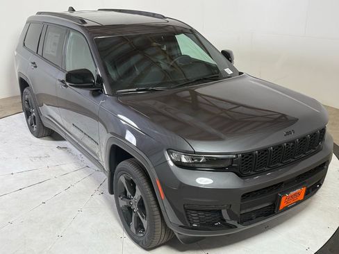 New 2025 Jeep Grand Cherokee L Limited w/ Luxury Tech Group II AWD/4WD image 1