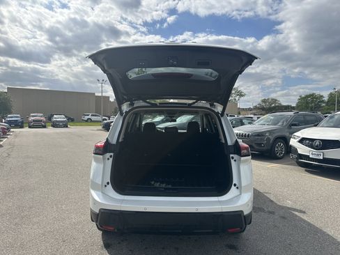 Used 2025 Nissan Rogue SV AWD/4WD image 10