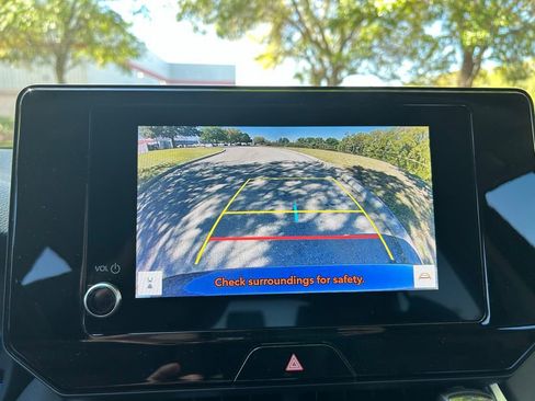 Used 2024 Toyota Venza LE image 24