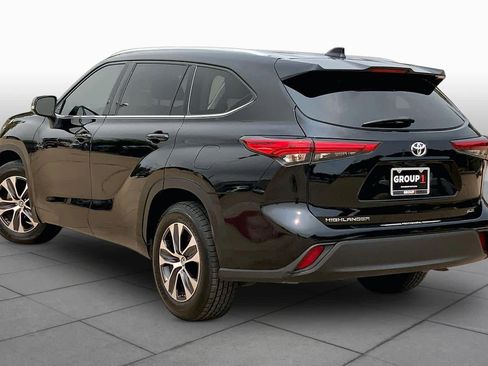 Used 2021 Toyota Highlander XLE FWD image 12