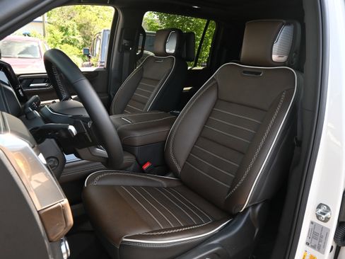 Used 2025 GMC Yukon XL Denali Ultimate image 6