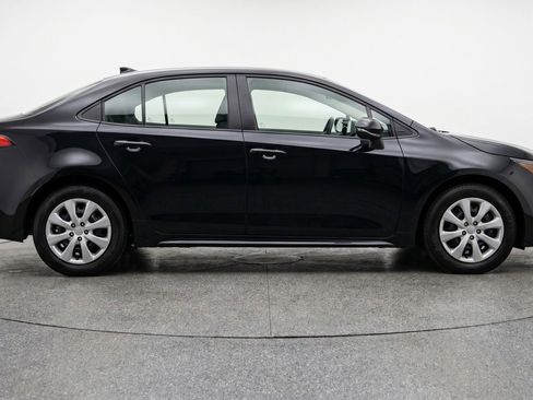 Used 2025 Toyota Corolla LE FWD image 11