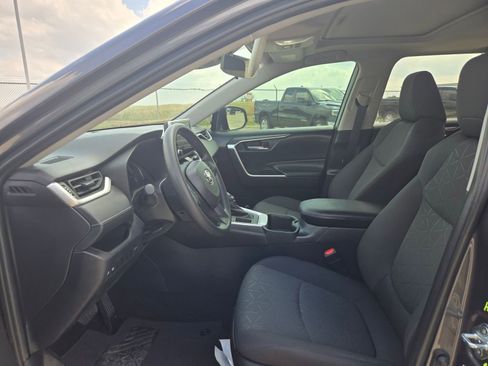 Used 2023 Toyota RAV4 XLE w/ Convenience Package FWD image 9