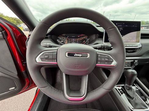 Used 2025 Jeep Compass Limited w/ Sun & Sound Group AWD/4WD image 18