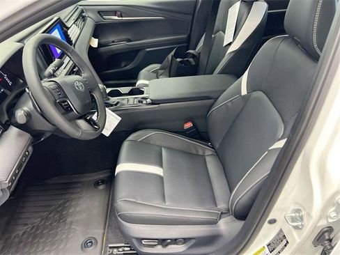 Certified 2025 Toyota Camry SE w/ Convenience Package FWD image 11