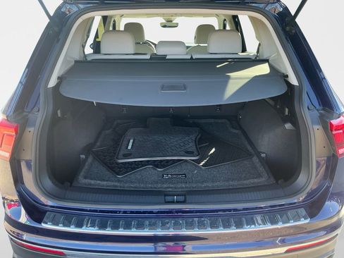 Used 2023 Volkswagen Tiguan SE w/ Panoramic Sunroof Package image 22