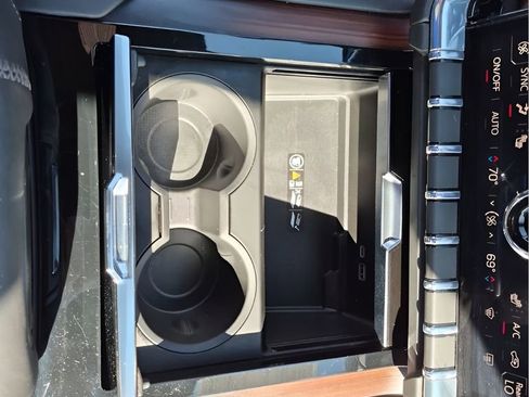 Used 2025 GMC Yukon XL Denali image 41