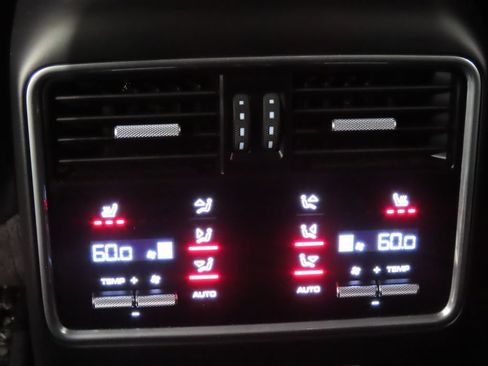 Certified 2022 Porsche Cayenne Turbo GT AWD/4WD image 32
