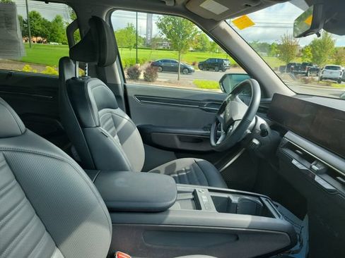 Certified 2024 Kia EV9 Land AWD/4WD image 9