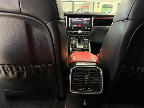 Used 2023 Porsche Macan AWD/4WD image 37