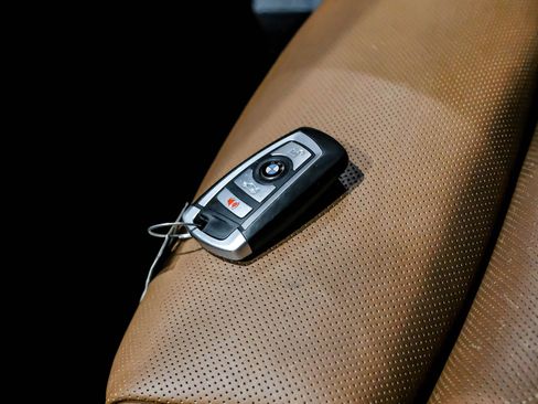 Used 2014 BMW 750i RWD image 64
