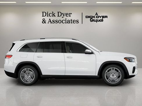 Used 2025 Mercedes-Benz GLS 450 4MATIC image 5