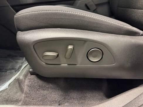 Used 2026 Chevrolet Traverse LT FWD image 11