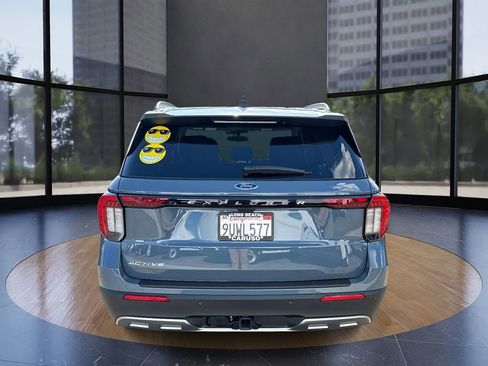 Used 2025 Ford Explorer Active w/ Active Comfort Package image 4