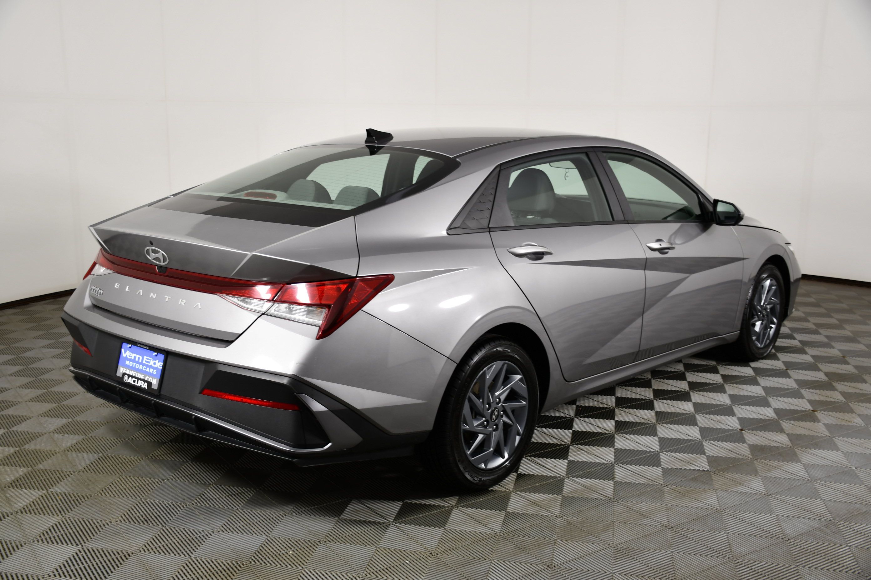 Used 2024 Hyundai Elantra SEL FWD image 6