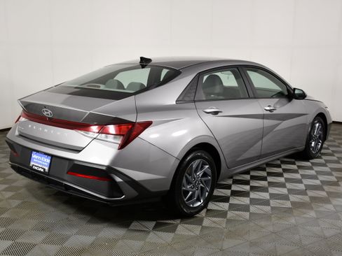 Used 2024 Hyundai Elantra SEL FWD image 6