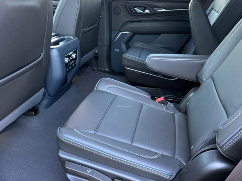 Used 2024 GMC Yukon Denali w/ Advanced Technology Package image 12