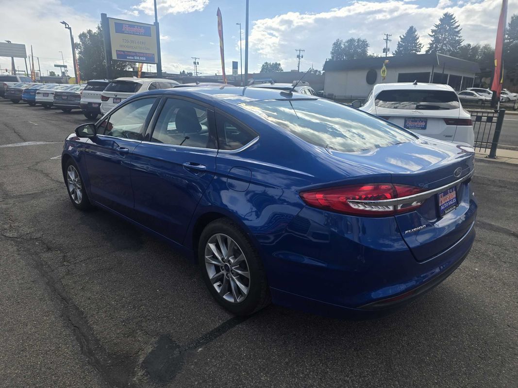 Used 2017 Ford Fusion SE FWD image 12