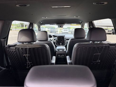 Used 2026 GMC Acadia Elevation w/ Elevation Premium Package FWD image 7