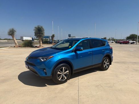 Used 2018 Toyota RAV4 XLE image 3