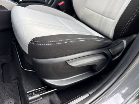 Used 2025 Hyundai Venue SEL FWD image 18