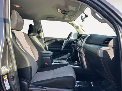 Used 2015 Toyota 4Runner SR5 image 10