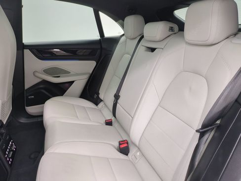 Certified 2025 Porsche Macan 4 Electric AWD/4WD image 22