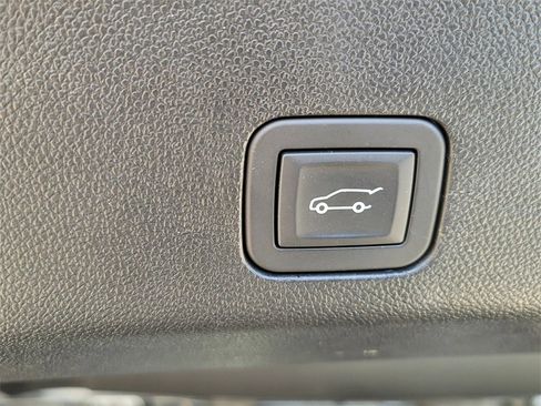 Certified 2025 Chevrolet Tahoe Premier image 12