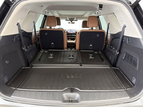 New 2026 Nissan Pathfinder Platinum FWD image 17