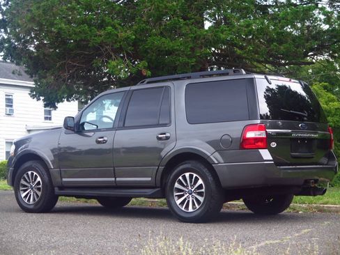 Used 2016 Ford Expedition XLT w/ Equipment Group 202A AWD/4WD image 3