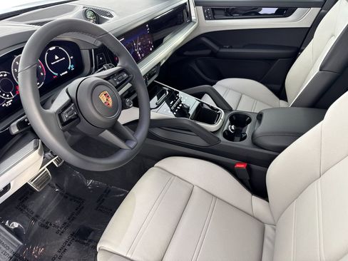 New 2026 Porsche Cayenne S image 4