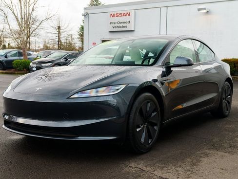 Used 2025 Tesla Model 3 Long Range image 3