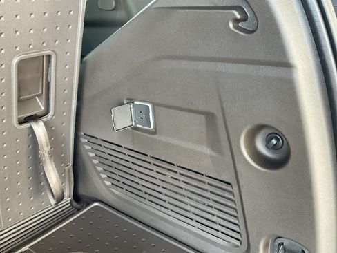 Used 2026 Chevrolet Tahoe LS RWD image 30